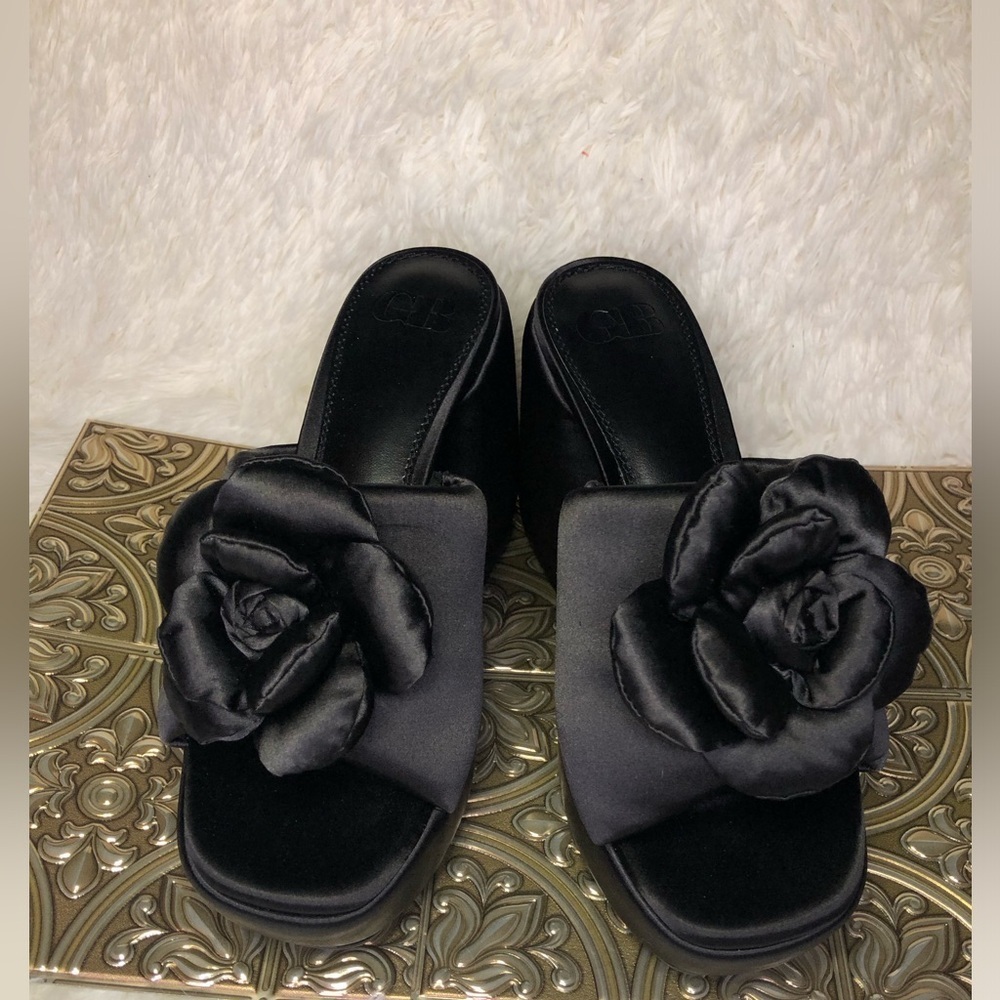Gianni Bini Black Satin Floral Platform Shoes size 7.5 NWOT - Picture 5 of 16